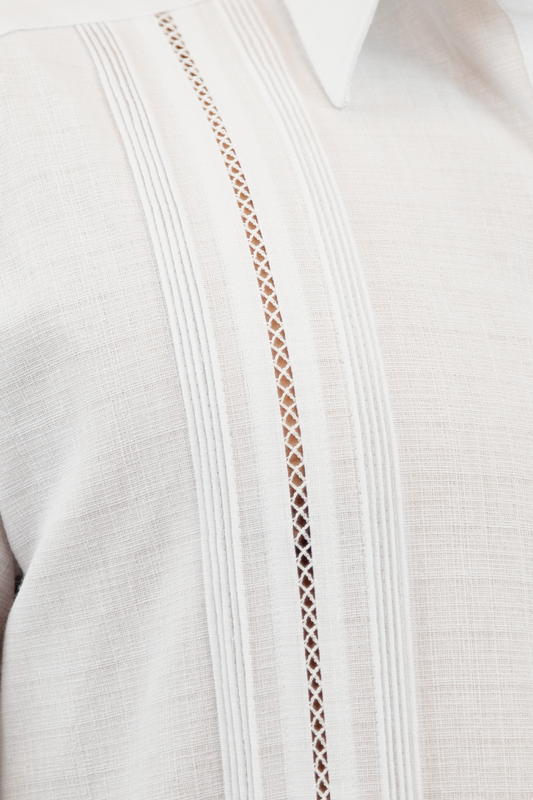 Guayabera clásica (Línea calada)