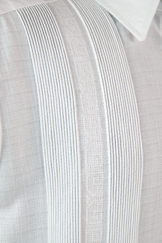 Guayabera bordada (Greca clásica)