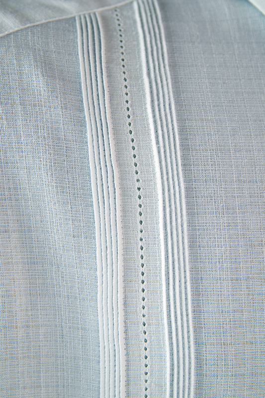 Guayabera clásica (Bordado discreto)