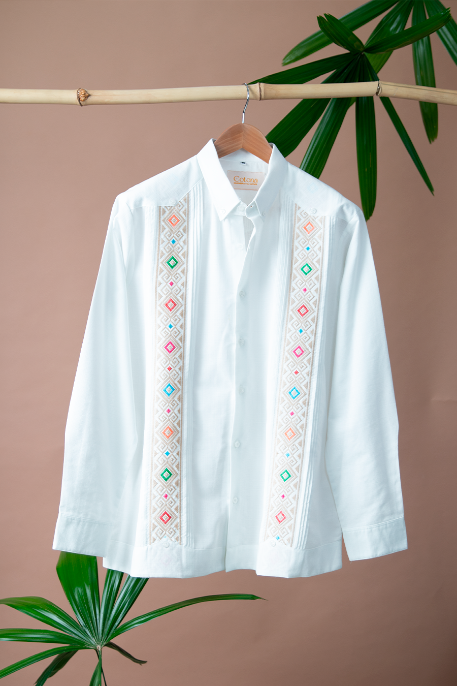 Guayabera blanca (Bordado multicolor)