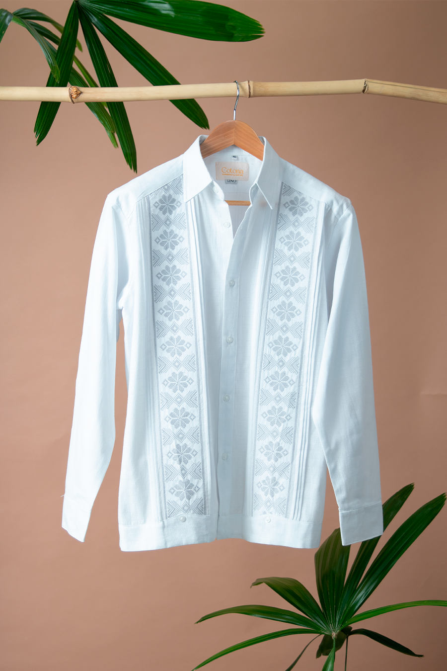 Guayabera bordada (Estilo ornamental)