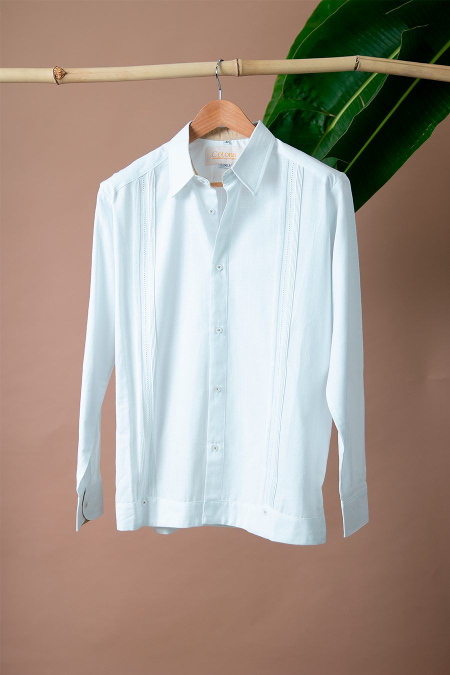 Guayabera clásica (Bordado discreto)