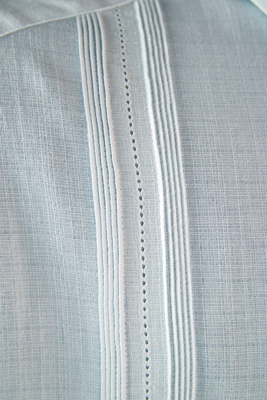 Guayabera clásica (Bordado discreto)